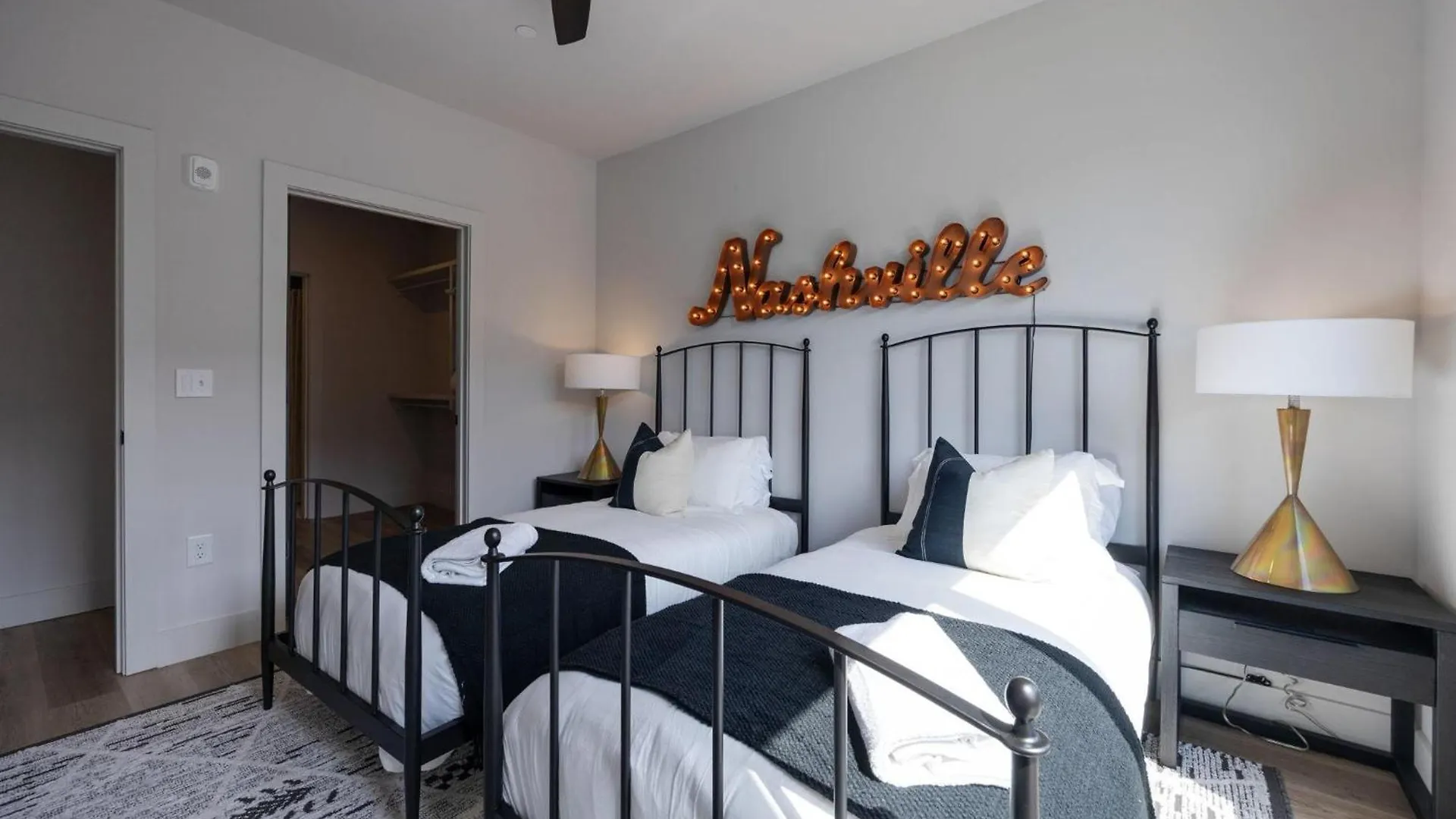 Tatil Evi Radio Stars - Odyssey - Pool & Gym Villa Nashville